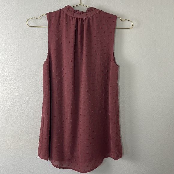 Gibsonlook Woven Dot Tank in Berry - Picture 10 of 10